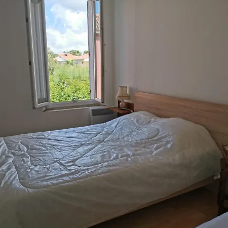 NICE SPACIOUS house with TERRACE in HYÈRES Appartamento