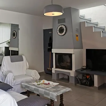 NICE SPACIOUS house with TERRACE in HYÈRES Appartamento Hyères